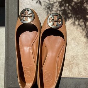 Tory Burch Ballet Tumbled Leather Gold Logo 6.5